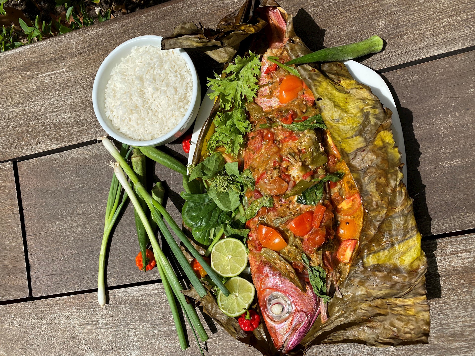 whole-snapper-fish-on-white-plate-with-vegetable-garnish